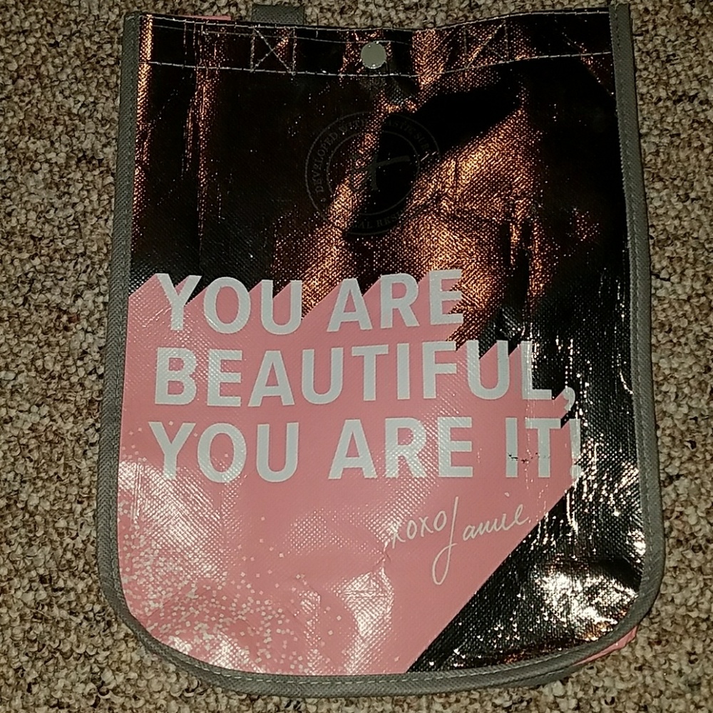 It cosmetics bag